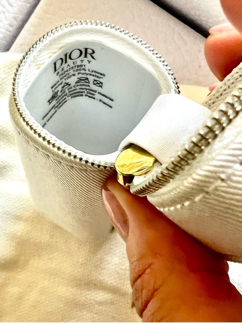 Dior cream and gold keychain pouch VIP GWP - Picture 4 of 8